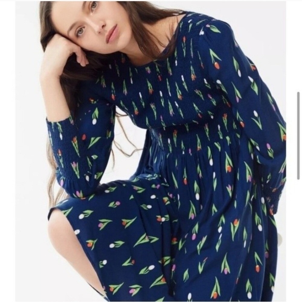 Urban Outfitters Women's Size Medium Smocked Tulip Print Navy‎ Modest Midi Dress